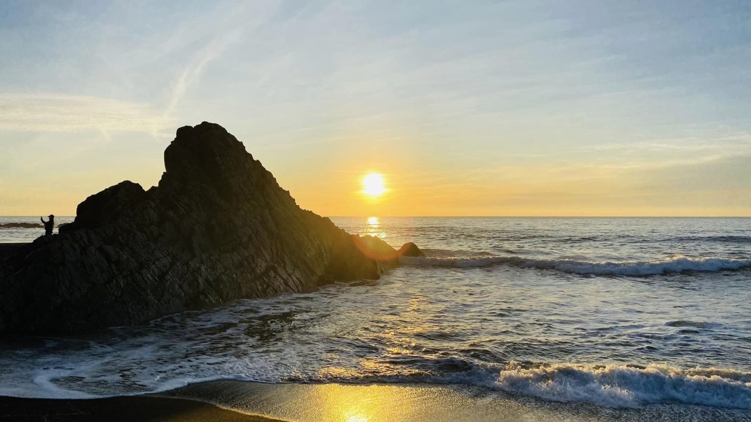 playa-tres-penas-atardecer-edited-1536x864
